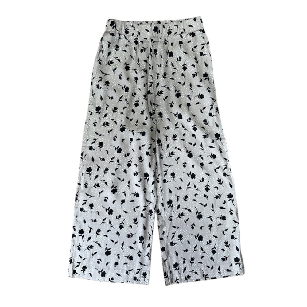 NWT Knot Sisters Black and Gray Rose Print Cropped Pants Size S
